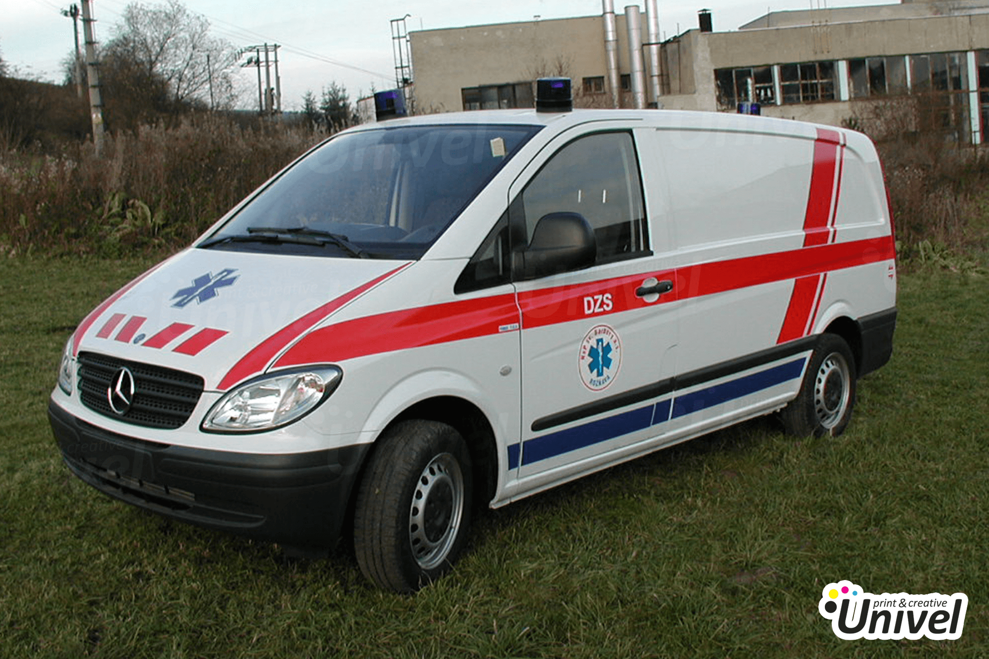 Univel 2021 - Záchranna zdravotná služba sanitka čiastočný polep auta - pohľad z boku auta